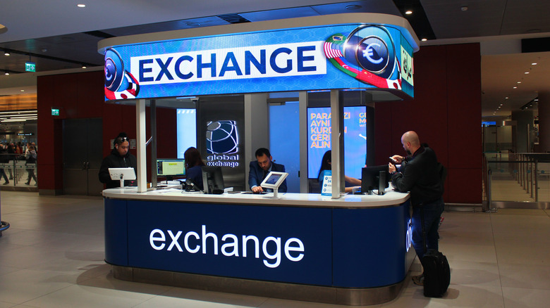 Currency exchange kiosk in airport