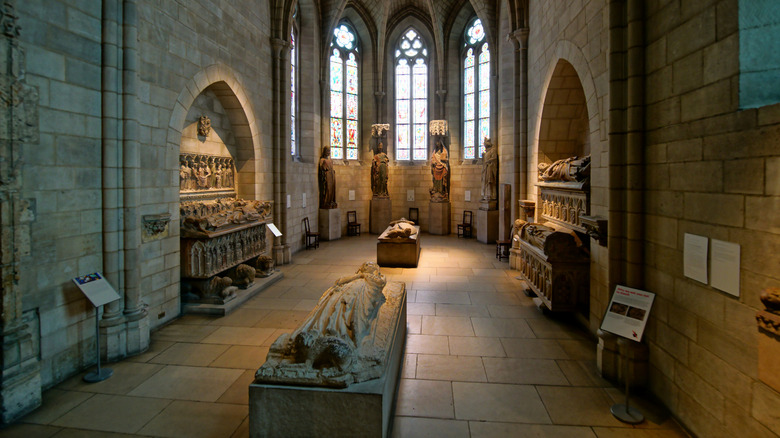 museum room, windows, sculptures