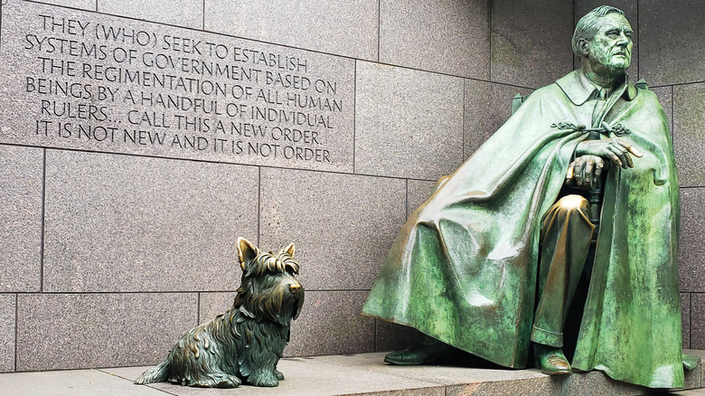 Statues of FDR at FDR Memorial