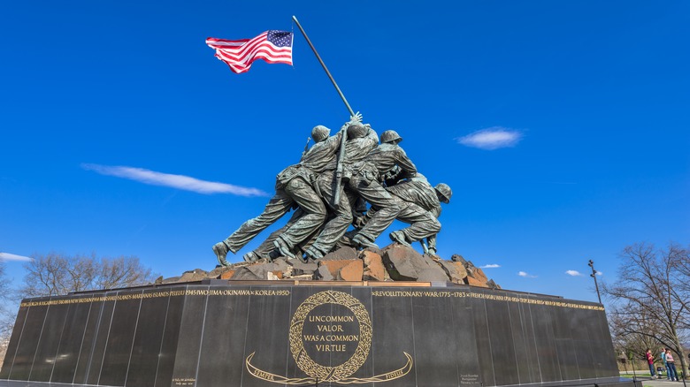  U.S. Marine Corps War Memorial statue