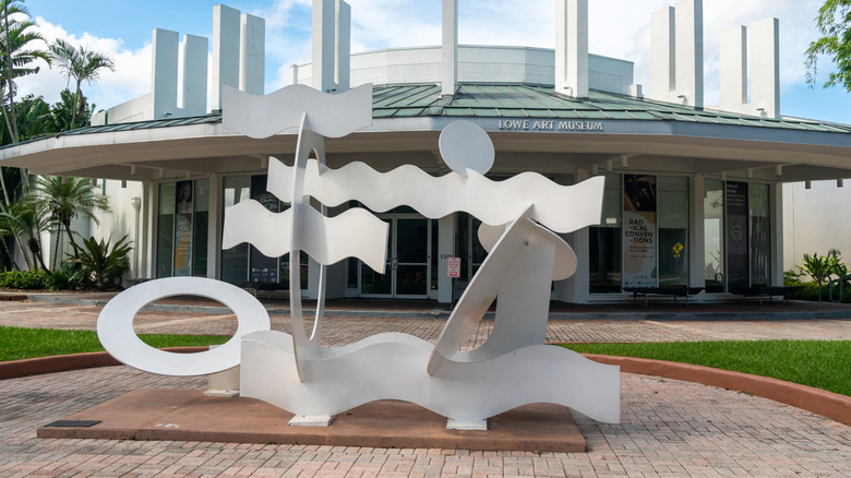 Entrance to the Lowe Art Museum