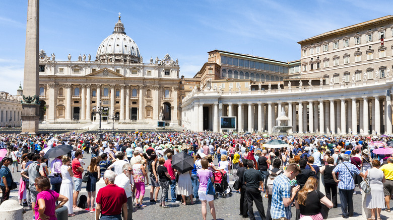 crowds outside St. Peter's Basilica