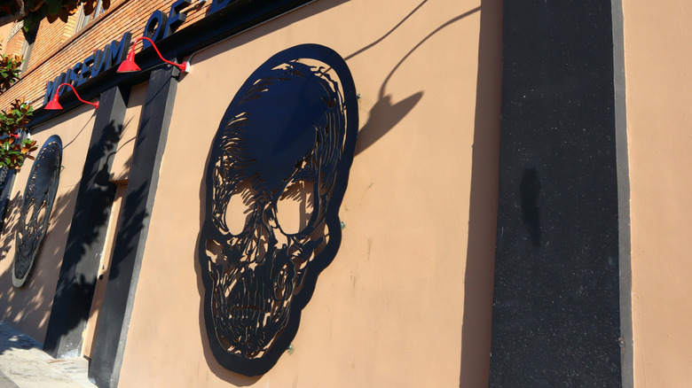 Skull image next to Museum of Death entrance in Hollywood