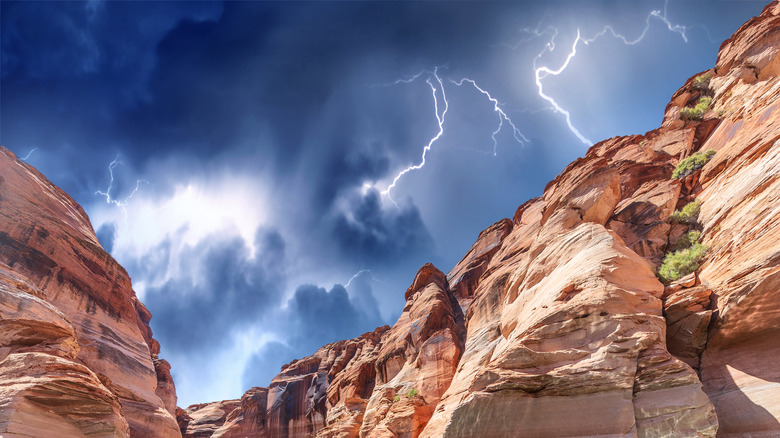 Lightning over canyon 