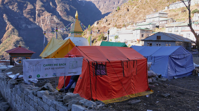 Everest waste disposal station