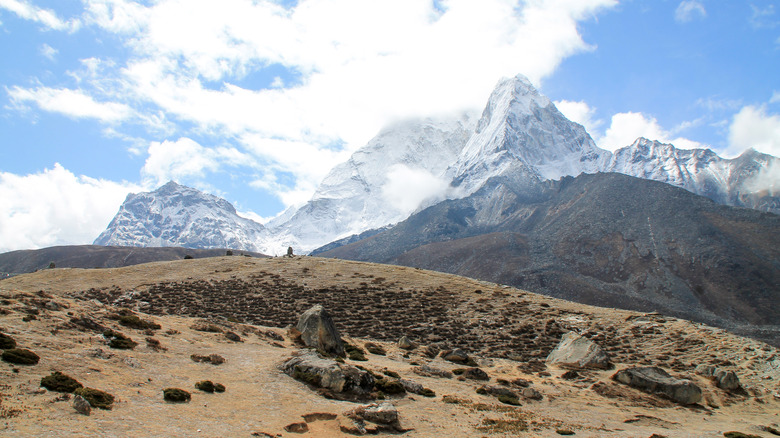 Barren and wasted Everest trail