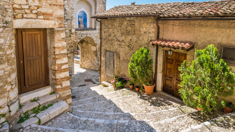 arched entryway to courtyard