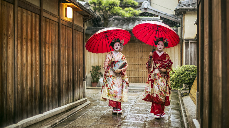 Geisha maikos in Kyoto