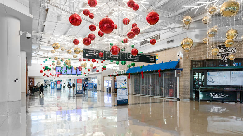 Closed stores at Chicago Airport 