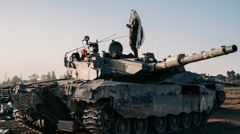 soldier on tank at the Israeli border