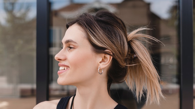 Woman wearing hair claw