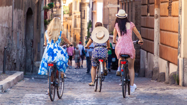  women biking in rome