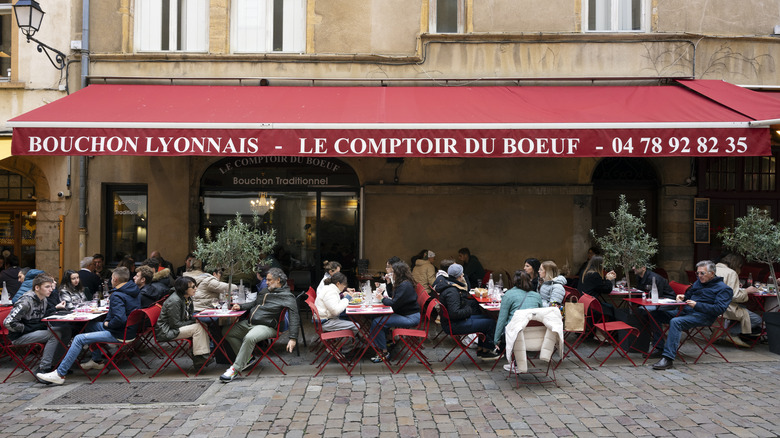 Typical Lyonnaise bouchon