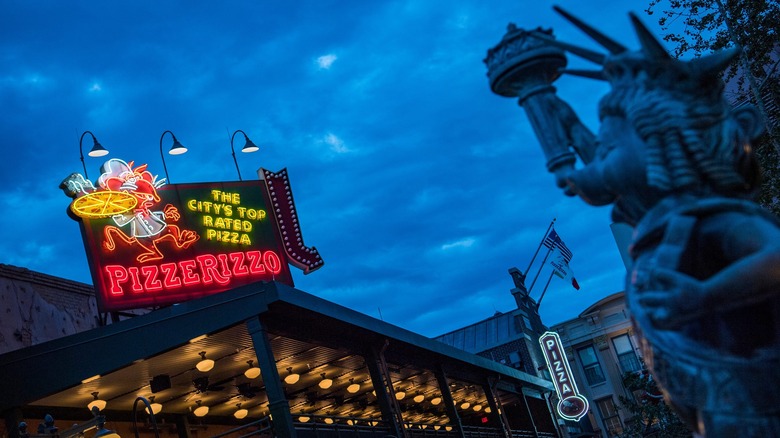 PizzeRizzo sign and Miss Piggy Statue