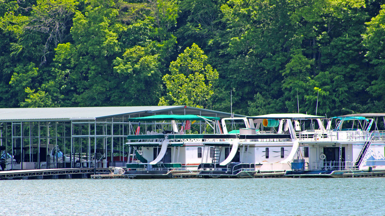 houseboats on lake cumberland