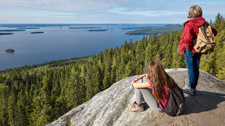 Hikers admiring Lake Pielinen
