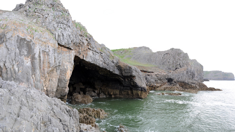 Entrance to Giant's Cave