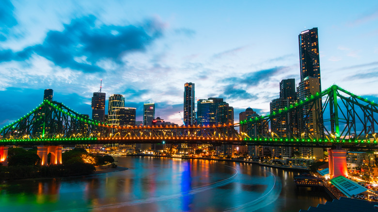 brisbane story bridge at twilight