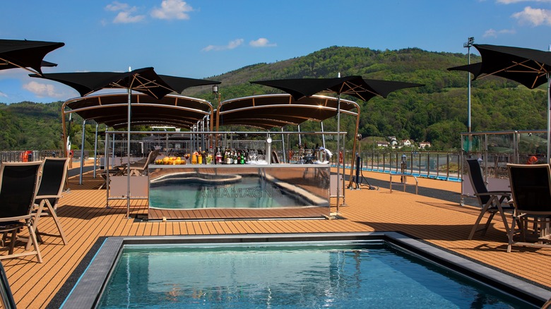 AmaMagna pool deck