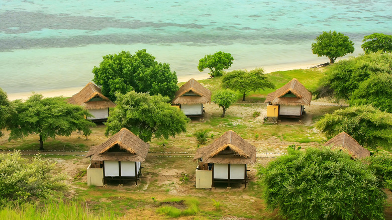 Bungalow accommodations on Kanawa Island