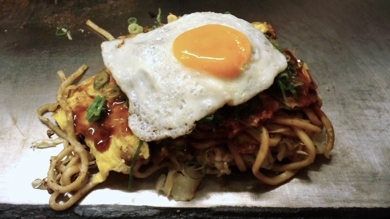 Hiroshima okonomiyaki on Okonomimura griddle