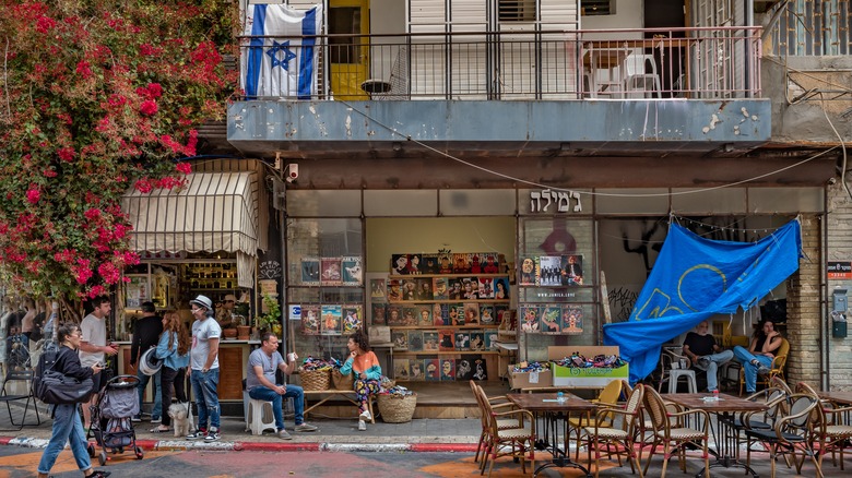 Busy street in Tel Aviv