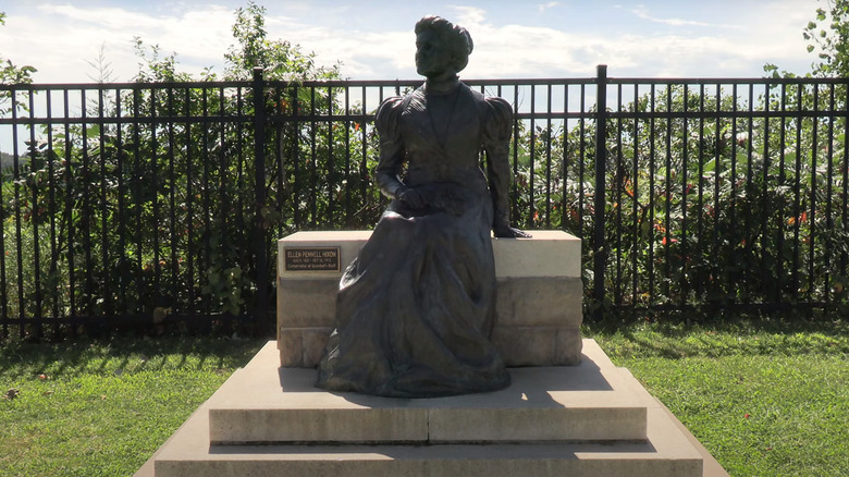Ellen Hixon statue at Grandad Bluff