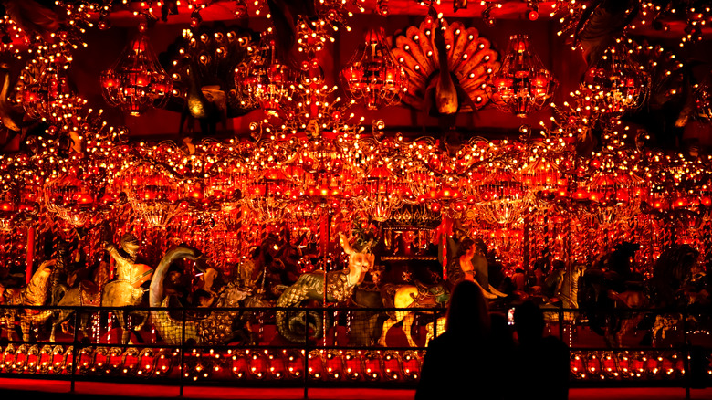 World's largest indoor carousel