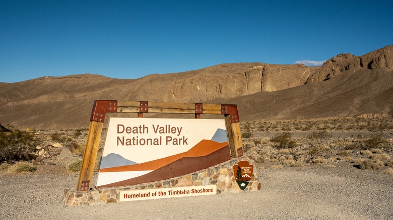 sign at entrance of Death Valley