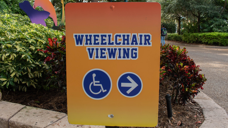 SeaWorld show wheelchair viewing sign