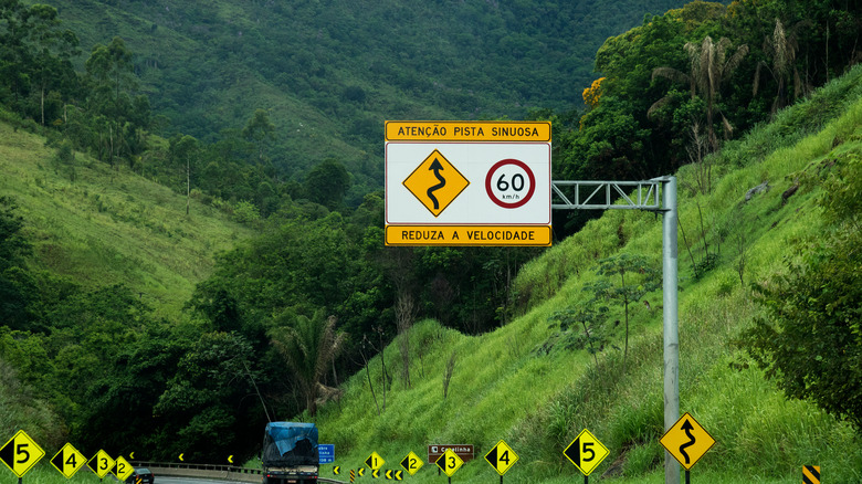 Dangerous road signs in Portuguese