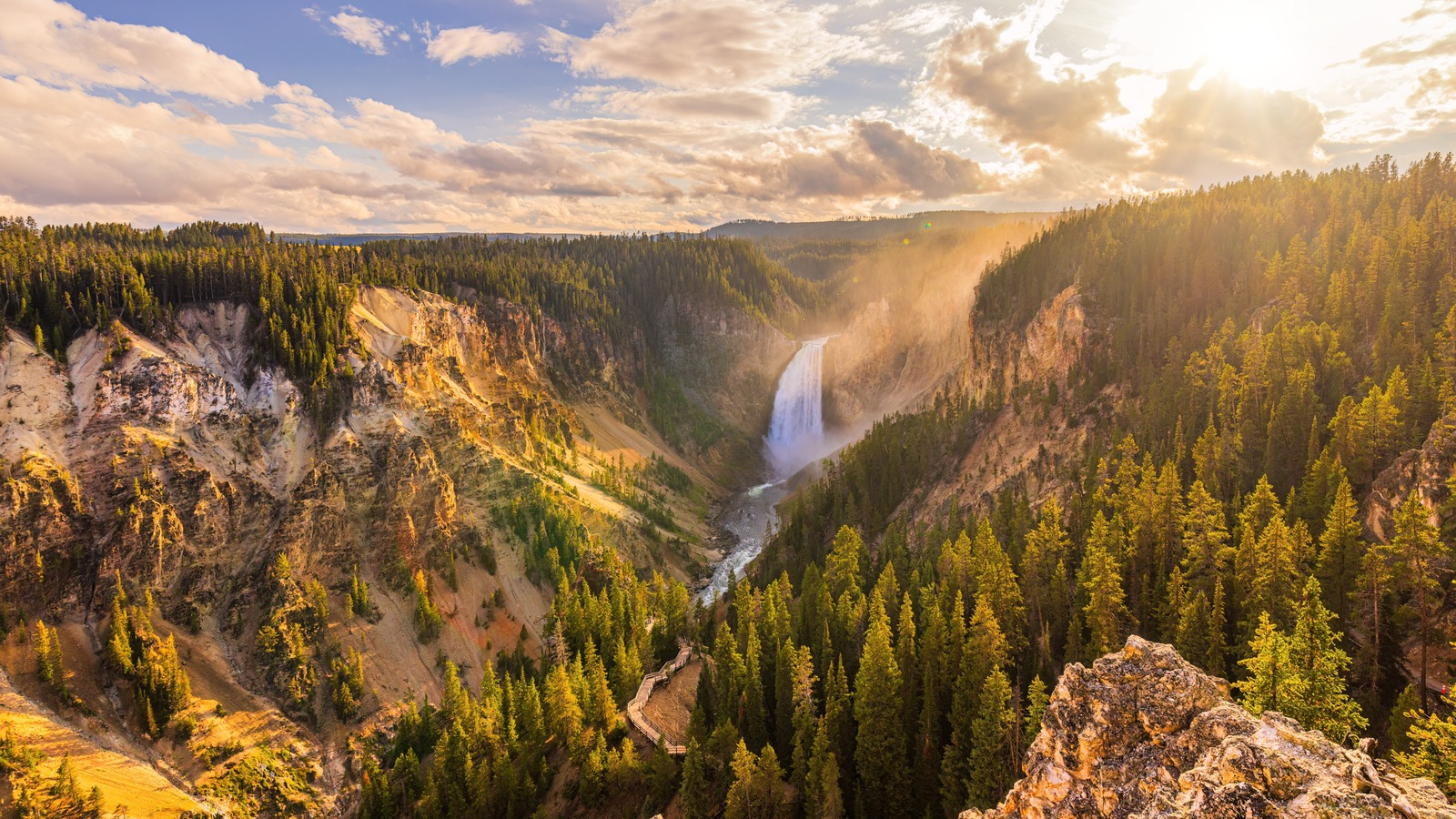 Take This Scenic Road Trip From Salt Lake City To Yellowstone National Park