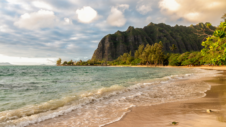 Kaaawa Beach with mountains in background