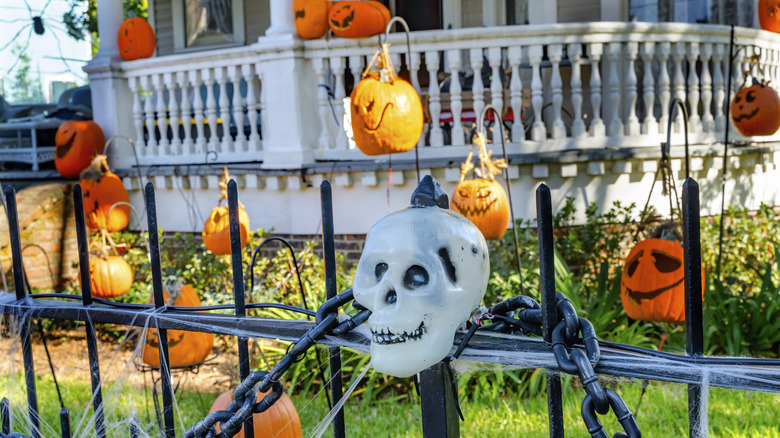 NOLA Garden District Halloween decorations