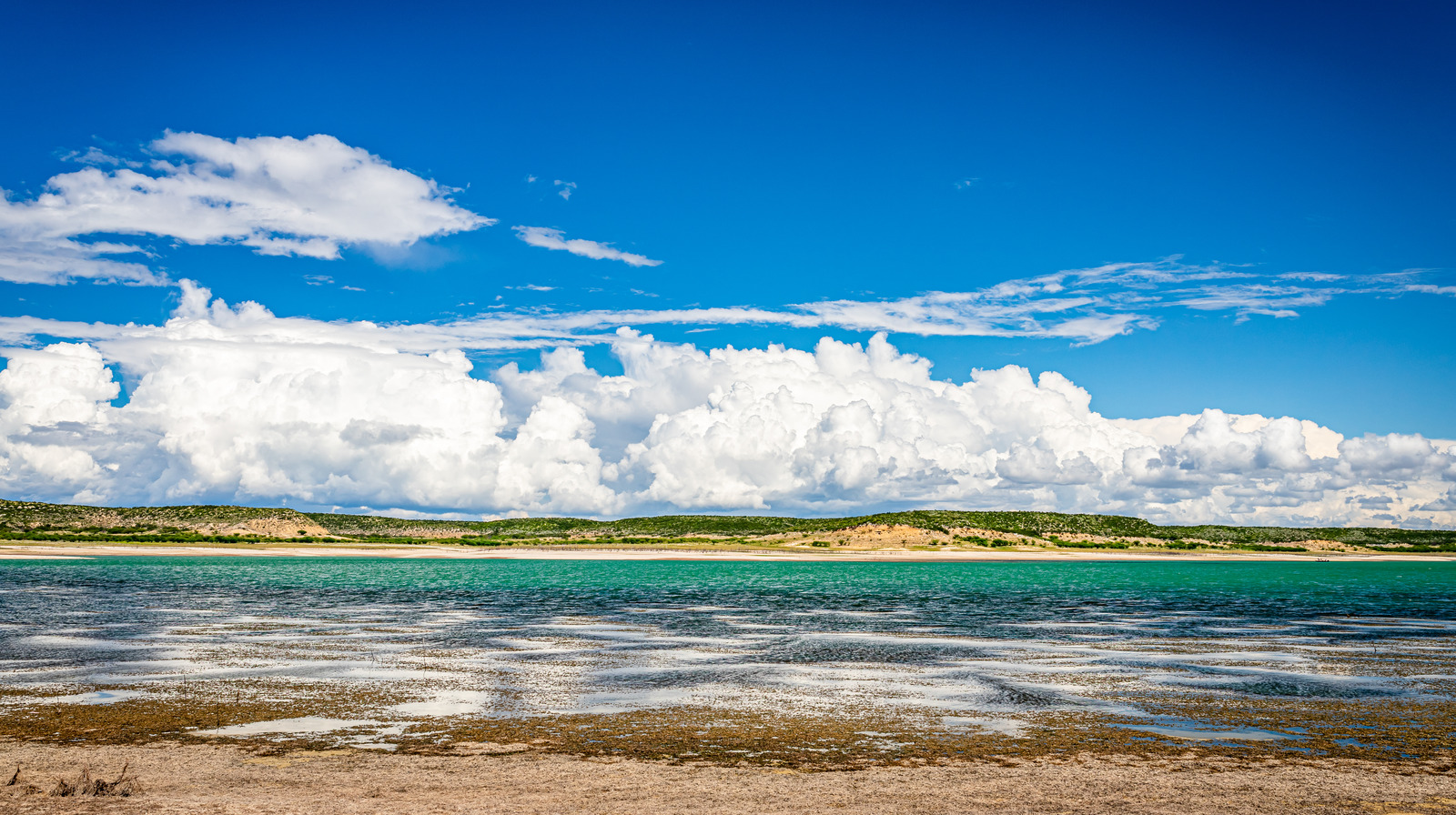 Lake Amistad, Texas, Is Perfect For A Fun Day Trip With Clear Water