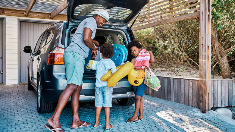 Family packing for road trip