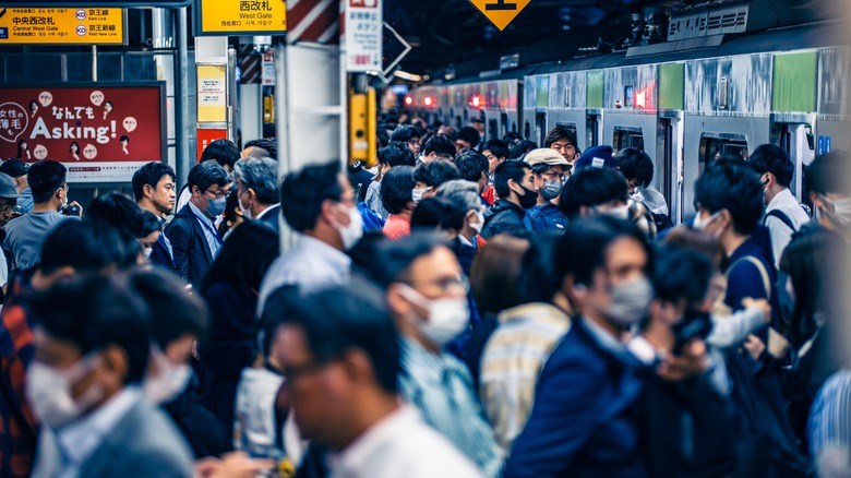 Overcrowded train platform Shinjuku Station