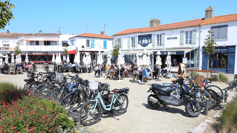 Bikes in front of restaurant at Noirmoutier, France