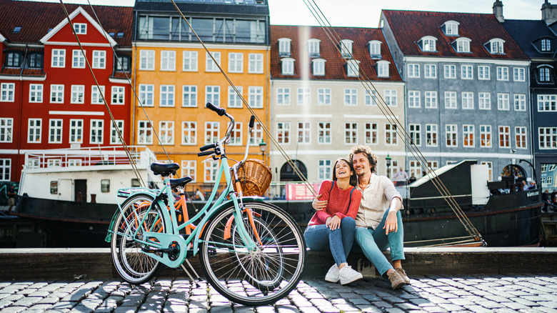 couple with bikes in Copenhagen