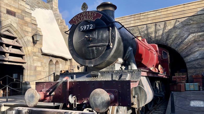 Universal Studios Hogwarts Express train