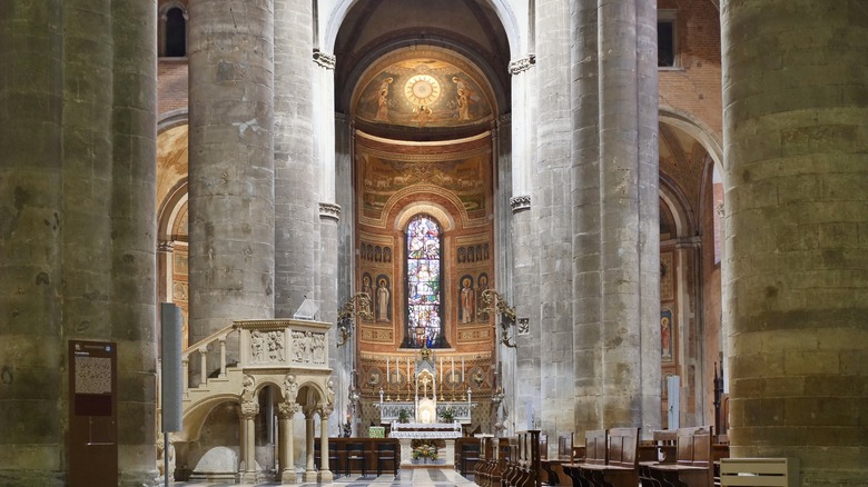 Stone pillars inside Piacenza cathedral