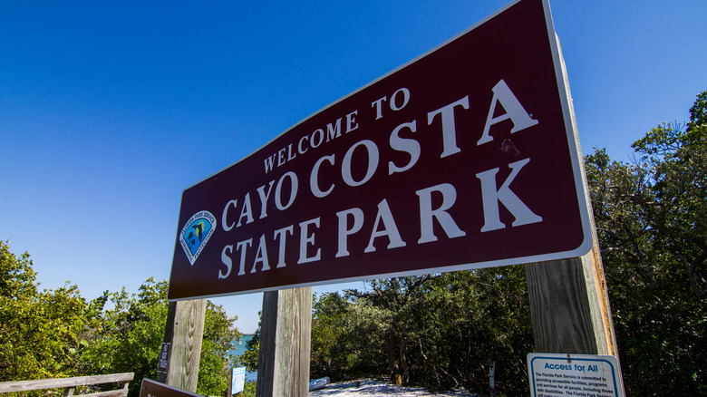 "Welcome to Cayo Costa" sign
