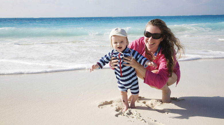 Family photo on whitesand beach