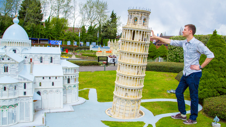 1/25 scale tower of pisa