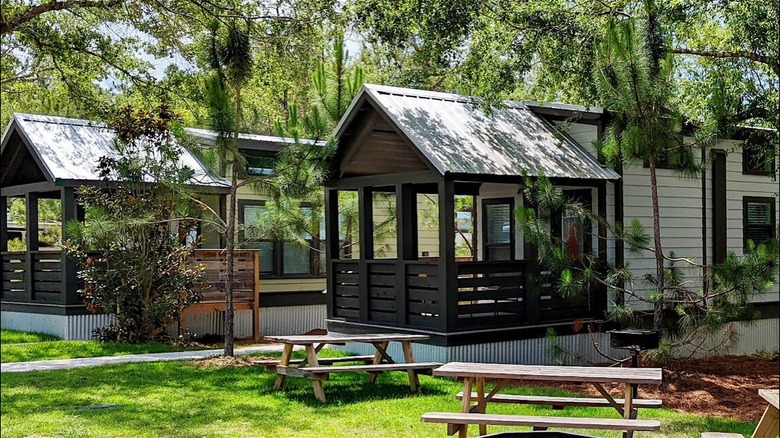 Luxury cottage porch picnic area