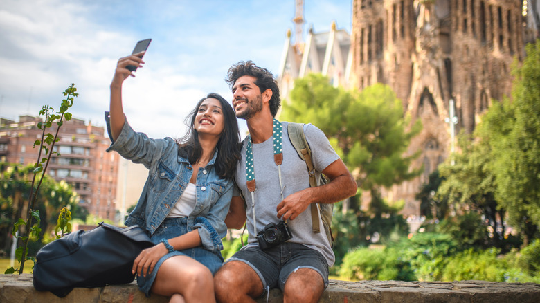 Couple by La Sagrada Familia in Barcelona