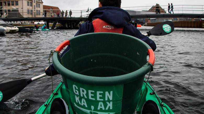 A plastic bin in a Copenhagen kayak.