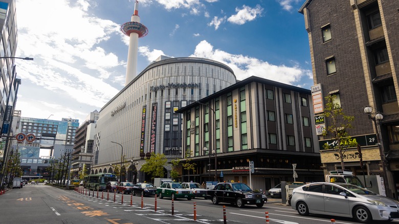 Kyoto station tower Daiwa Roynet ekimae