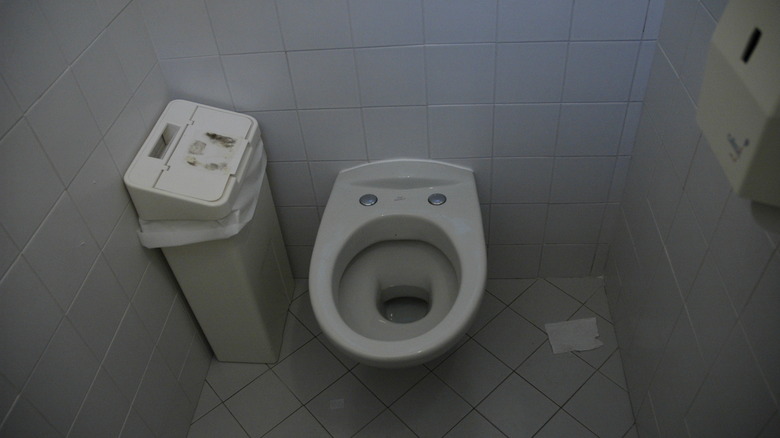 Toilet without a seat in Italy