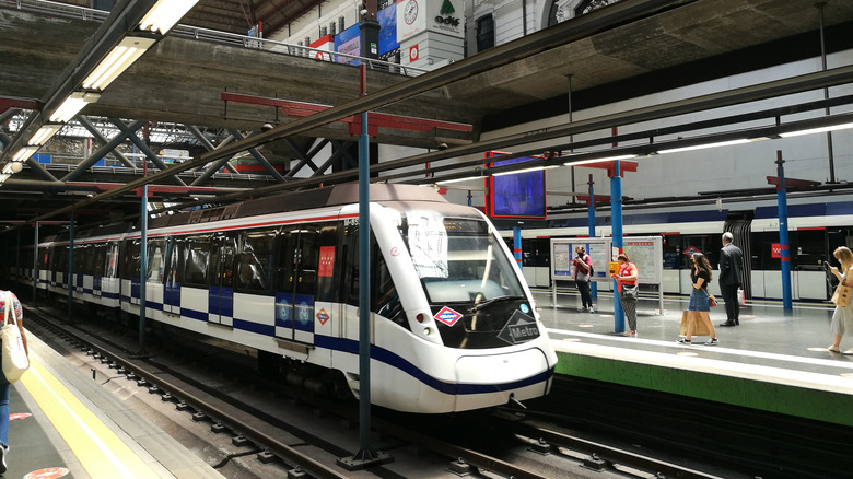 Train idles in Madrid metro station